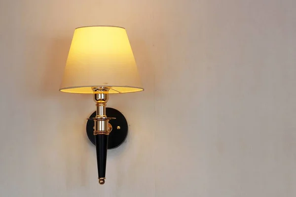 Старинная настенная лампа — стоковое фото