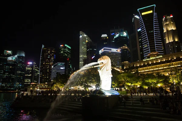 Singapurs Skyline Der Nacht Beleuchtet — Stockfoto