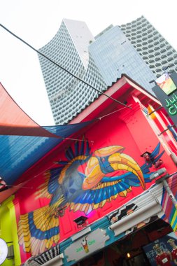 Singapur, Bugis 'te renkli duvar