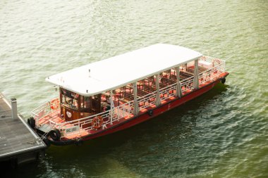 Farry teknesi Singapur, Marina Körfezi 'nde park halinde.