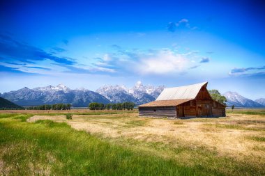 Moulton Barn ve Teton tepeleri