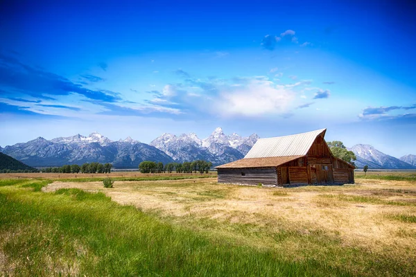 Moulton Barn ve Teton tepeleri