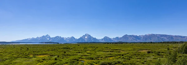 Grand Teton Ulusal Parkı 'nda Grand Teton serisi. Grand Teton Ulusal Parkı Wyoming, Usa 'da. Ayrıca, Grand Teton sıradağları Amerikan dağlarının bir parçasıdır..
