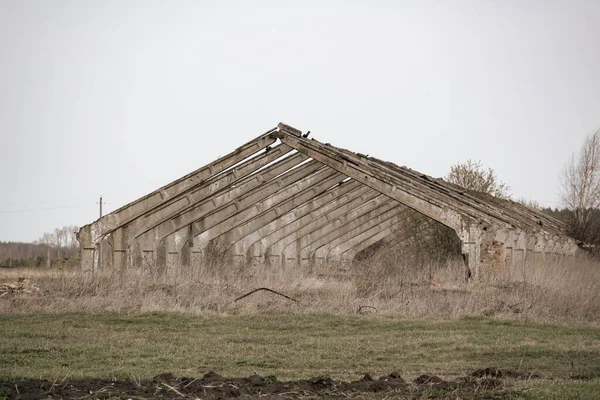 Betonskelett Eines Zerstörten Gebäudes — Stockfoto