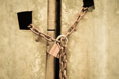 Tuş kilidi ile zincir kadar kapalı 