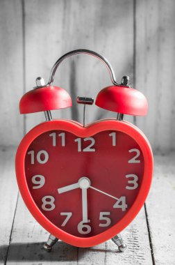 Kırmızı alarm zili eski ahşap