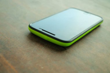 Yeşil durum ile akıllı telefon 