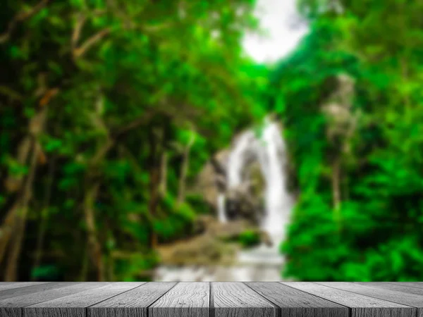 Imagem embaçada abstrata de cachoeiras verdes frescas na floresta — Fotografia de Stock