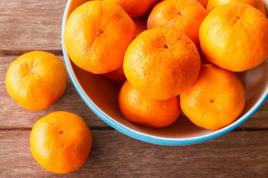 Turuncu ahşap üzerinde