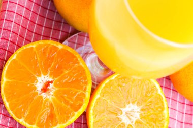 portakal dilimi portakal suyu bir bardak 