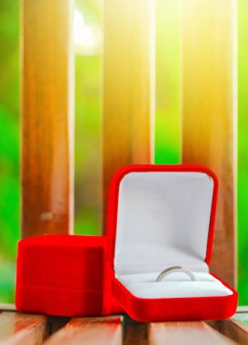 Bir şeyler yazıyor insan eli kapatın