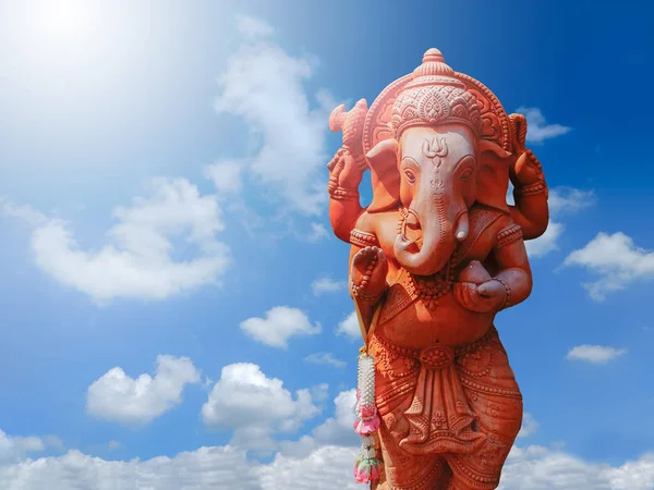 Статуя бога Ганеша слон — стокове фото