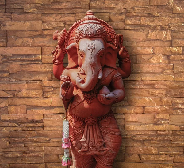Uma imagem de uma escultura de estátua de deus elefante ganesha — Fotografia de Stock