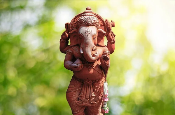 Uma imagem de uma escultura de estátua de deus elefante ganesha — Fotografia de Stock