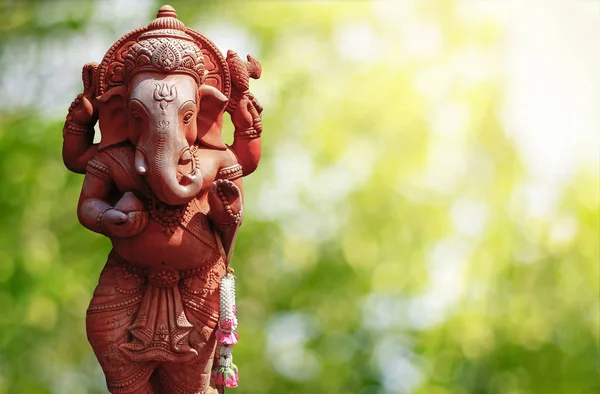 Uma imagem de uma escultura de estátua de deus elefante ganesha — Fotografia de Stock