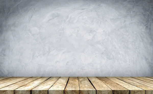 Ahşap masa kadar kapatın