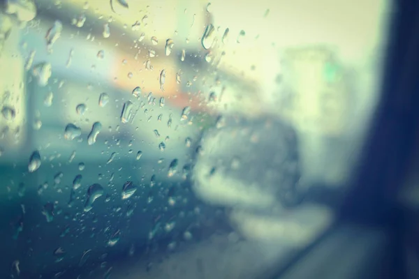 자동차 유리에 물방울 — 스톡 사진