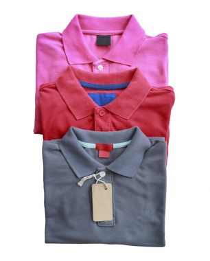 Üç polo gömlek etiketleri