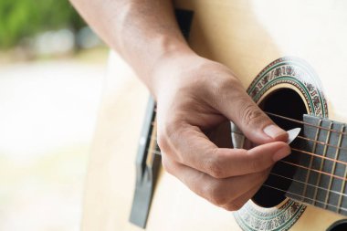 el gitar çalmak