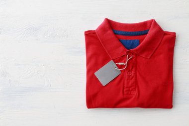 Kırmızı polo gömlek