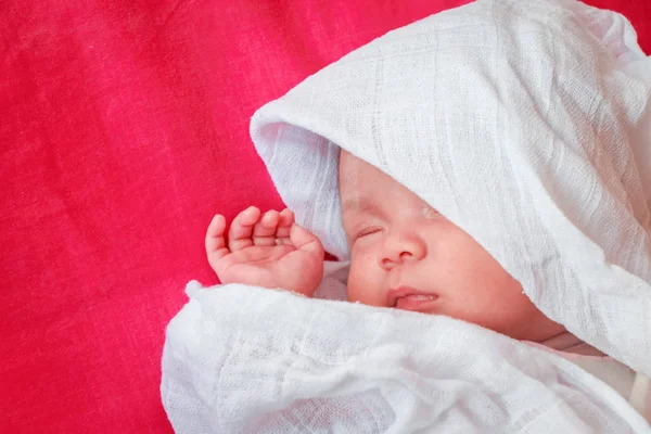 Nyfødt liten gutt – stockfoto