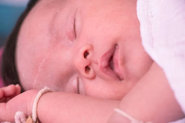 Pasgeboren babyjongen — Stockfoto