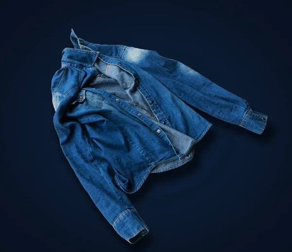 青いシャツ ジーンズ — ストック写真