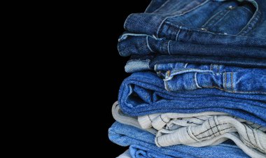 Mavi jeans yığını 