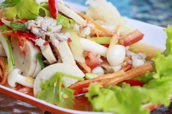 Salad seafood dengan makanan pedas dan lezat — Stok Foto