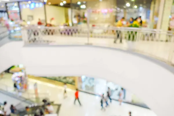 Imagem turva de pessoas caminhando para fazer compras — Fotografia de Stock