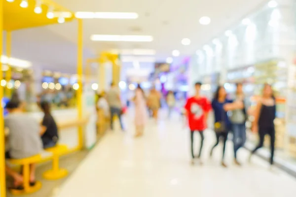 Imagem turva de pessoas caminhando para fazer compras — Fotografia de Stock