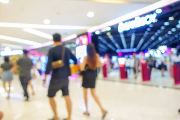 Imagem turva de pessoas caminhando para fazer compras — Fotografia de Stock