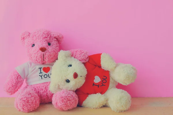 Urso de pelúcia branco e rosa — Fotografia de Stock