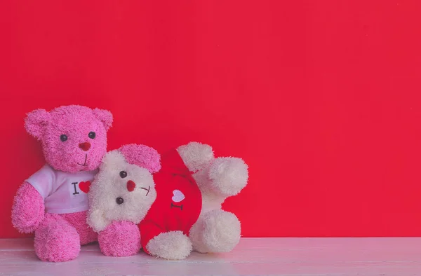 분홍색 빨간색 발렌타인의 개념으로 테이블 — 스톡 사진