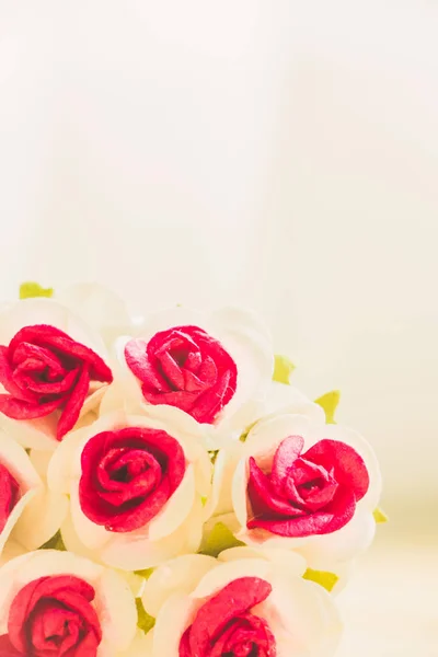 손으로 만드는 꽃 장미 — 스톡 사진