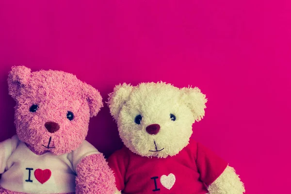 Medve Baba Fából Készült Deszka Asztallap Piros Rózsaszín Háttérrel Valentin — Stock Fotó