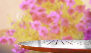 Tablo bulanık çiçekli