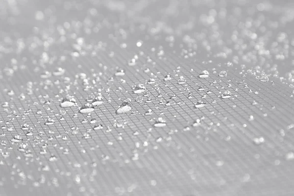 Gotas de agua sobre un fondo gris claro . — Foto de Stock