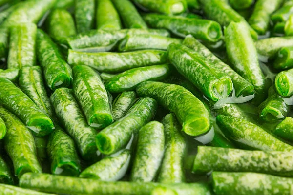 Wet fresh green french bean in water  closeup as background. — Stock Photo, Image