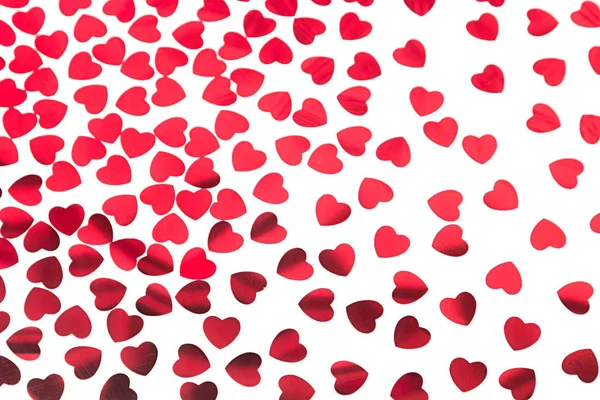 День Святого Валентина візерунок червоних сердець конфетті на білому тлі . — стокове фото