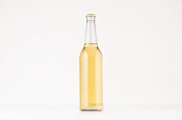 Bouteille de bière transparente 500ml à col long avec lager, maquette . — Photo