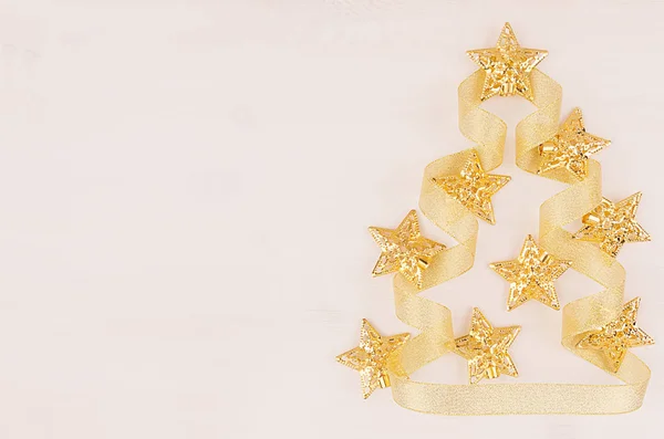 Christmas tree of gold stars, curl ribbons on soft white wood board. — Stock Photo, Image