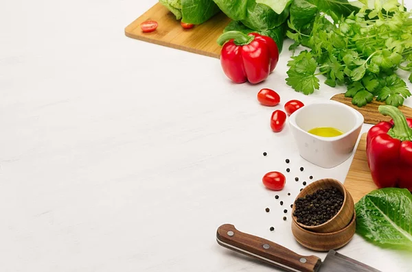 Healthy Vegeterian Ingredients Spring Fresh Green Salad Kitchenware White Wood — Stock Photo, Image