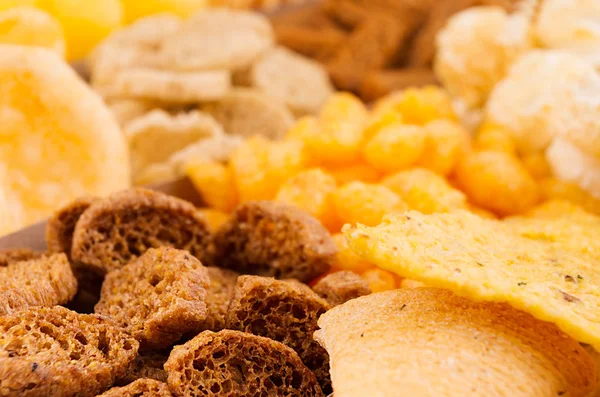 Koleksi Makanan Ringan Pedas Popcorn Nacho Keripik Kentang Croutons Jagung — Stok Foto