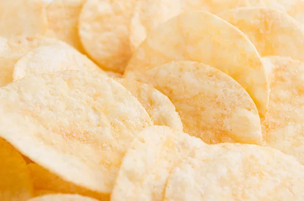 Chips Croquantes Avec Des Épices Comme Fond Gros Plan — Photo
