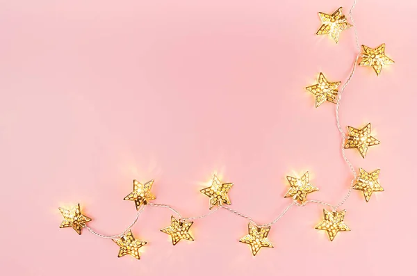 Современный Фон Праздника Золотыми Звездами Огнями Пастельно Розовом Цвете Вид — стоковое фото