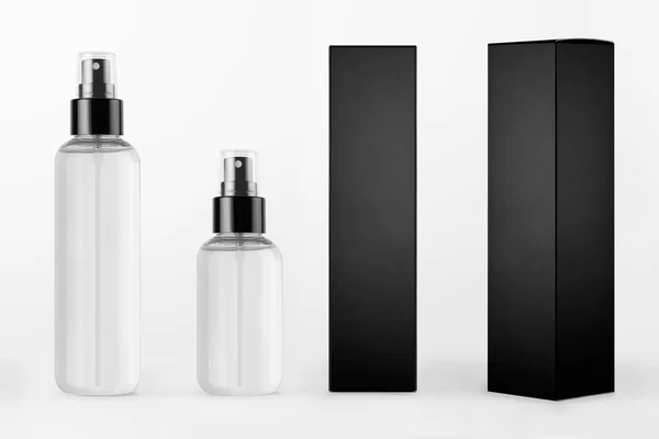 化妆品包装设计模型 不同的透明药瓶和白色背景上不同侧面的黑纸盒 — 图库照片