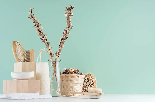 Interno Del Bagno Menu Verde Menta Con Accessori Cosmetici Biologici — Foto Stock