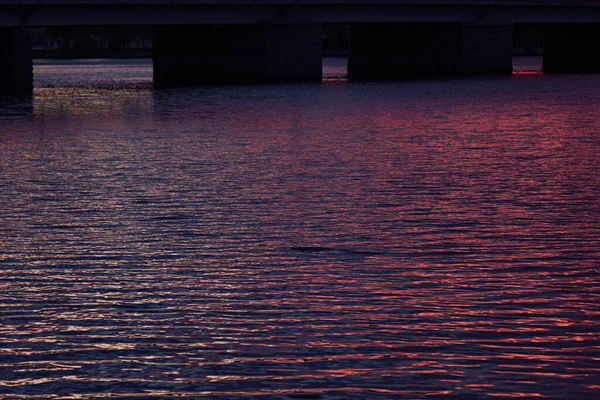 Dromerig Helder Kleurrijk Oppervlak Van Water Met Kleine Golven Van — Stockfoto