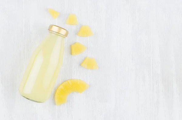 Fresh Pinapple Yellow Juice Glass Bottle Sliced Fruit White Wood — Stock Photo, Image